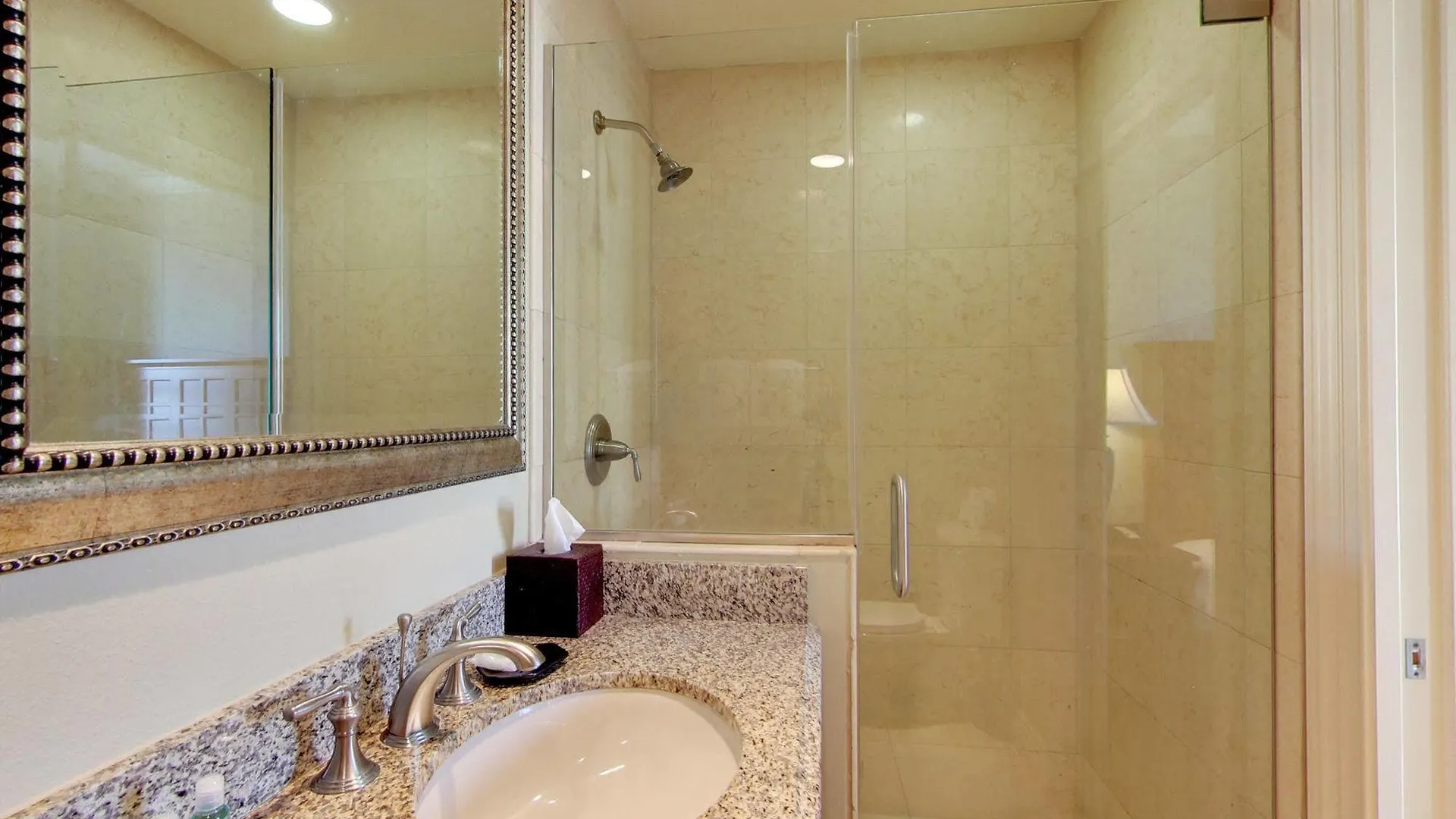 Hotel Emerald Grande Condominiums At Harborwalk Village Destin